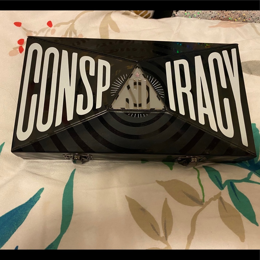 Jeffree Star X Shane Dawson Conspiracy palette